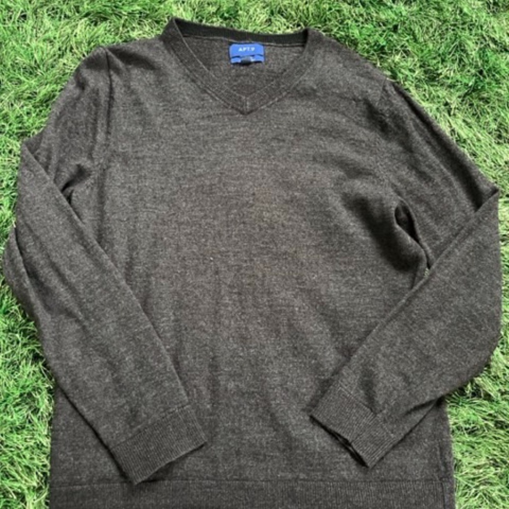 Knit sweater V-neck